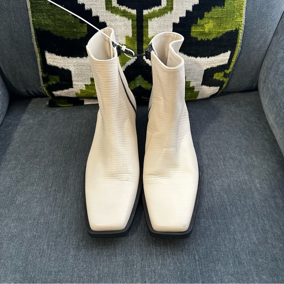 NEW‎ Frame le Maddox ankle cream boots euro 37 or 7 reg $498 - Picture 8 of 14
